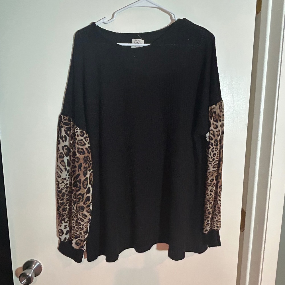 Grace & Emma Black Waffle Knit Leopard Print Sleeve Top XL Mixed Media Pullover
